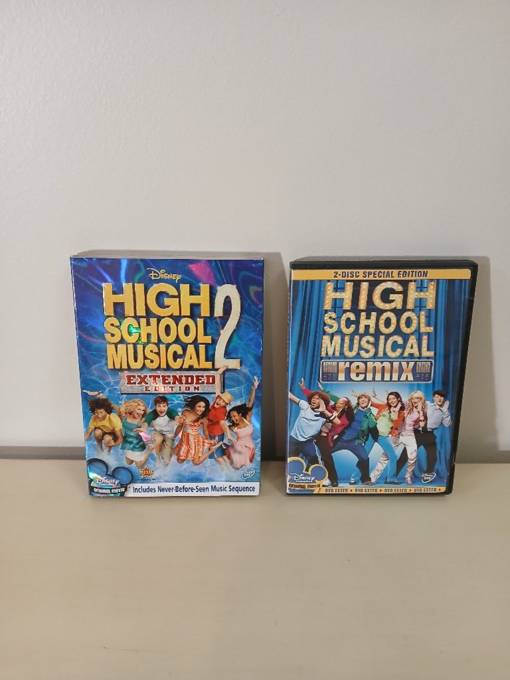 2 DVDs - Disney High School Musical 2 & High School Musical Remix